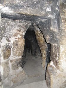 Могильная пещера на Голгофе, на территории Храма Гроба Господня